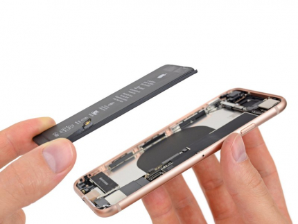 Заміна акумулятора iPhone SE (2020)