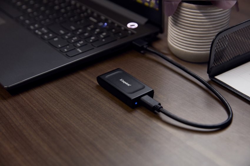 Накопитель внешний SSD Portable USB 1.0ТB Kingston SXS1000 Black (SXS1000/1000G)