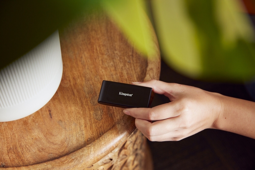 Накопитель внешний SSD Portable USB 1.0ТB Kingston SXS1000 Black (SXS1000/1000G)